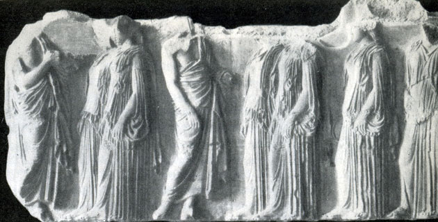 Афинские девушки,  несущие дары. Фрагмент фриза Парфенона. V в. до н. э.